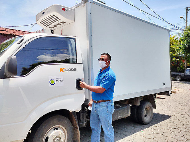 190008 - Un camion fournit l’alimentation dans les bidonvilles de Nicaragua