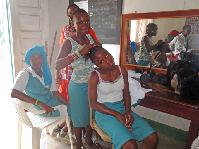 210050 - Cameroun: Une formation professionnelle solide ouvre des perspectives
