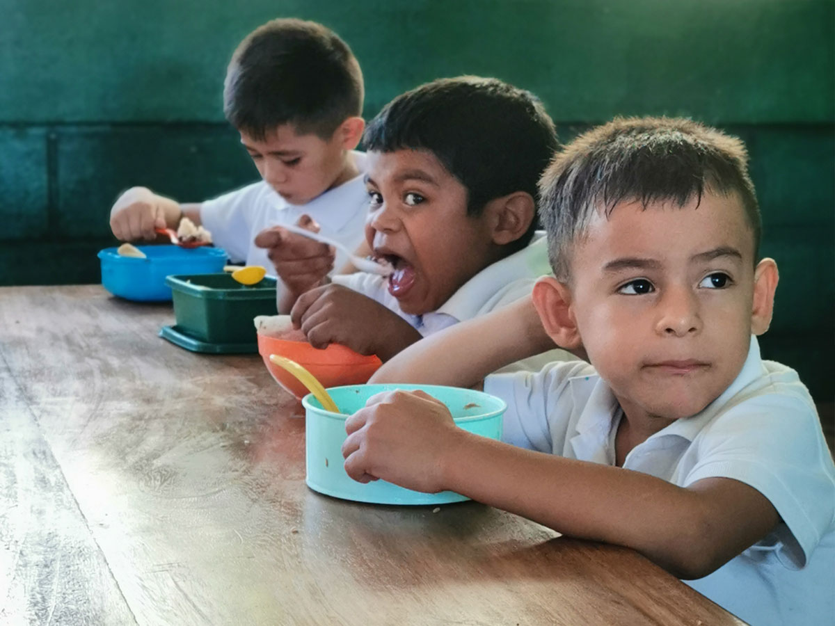 230006 - Nicaragua: Une moto pour aider les enfants à bien grandir et mieux apprendre