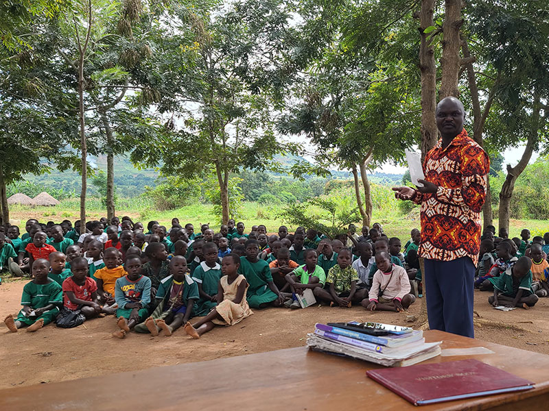 230033 - Uganda: Kinderarbeit in Goldminen eindämmen und Zugang zur Schule ermöglichen