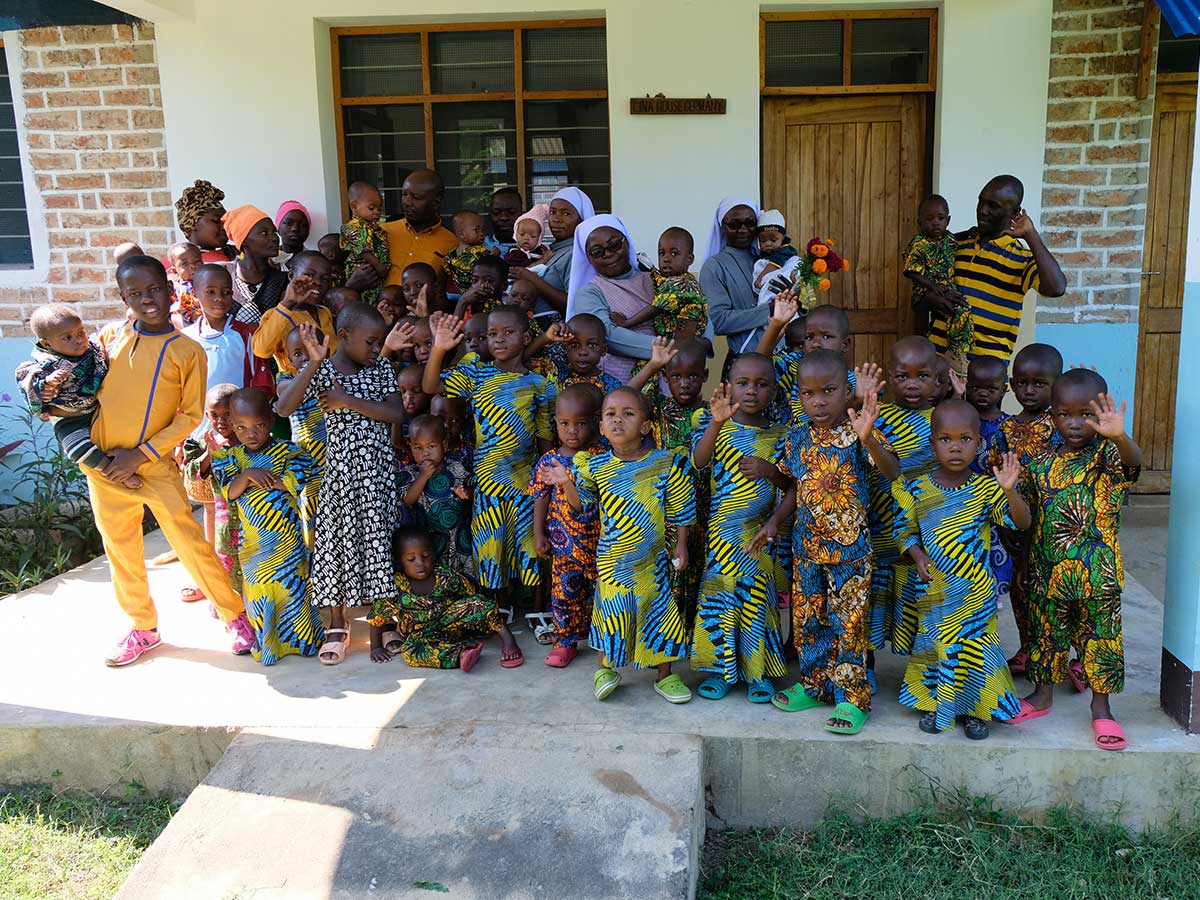 230040 - Tansania: Waisenkinder erhalten im Kinderdorf Mbingu eine umfassende Betreuung