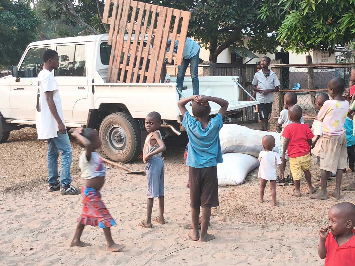 230055 - Rifornimenti e trasporti per l'orfanotrofio