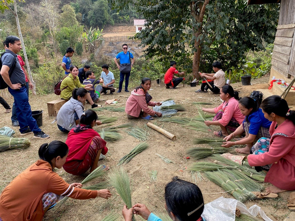 240012 - Laos: De meilleures conditions de vie dans les montagnes