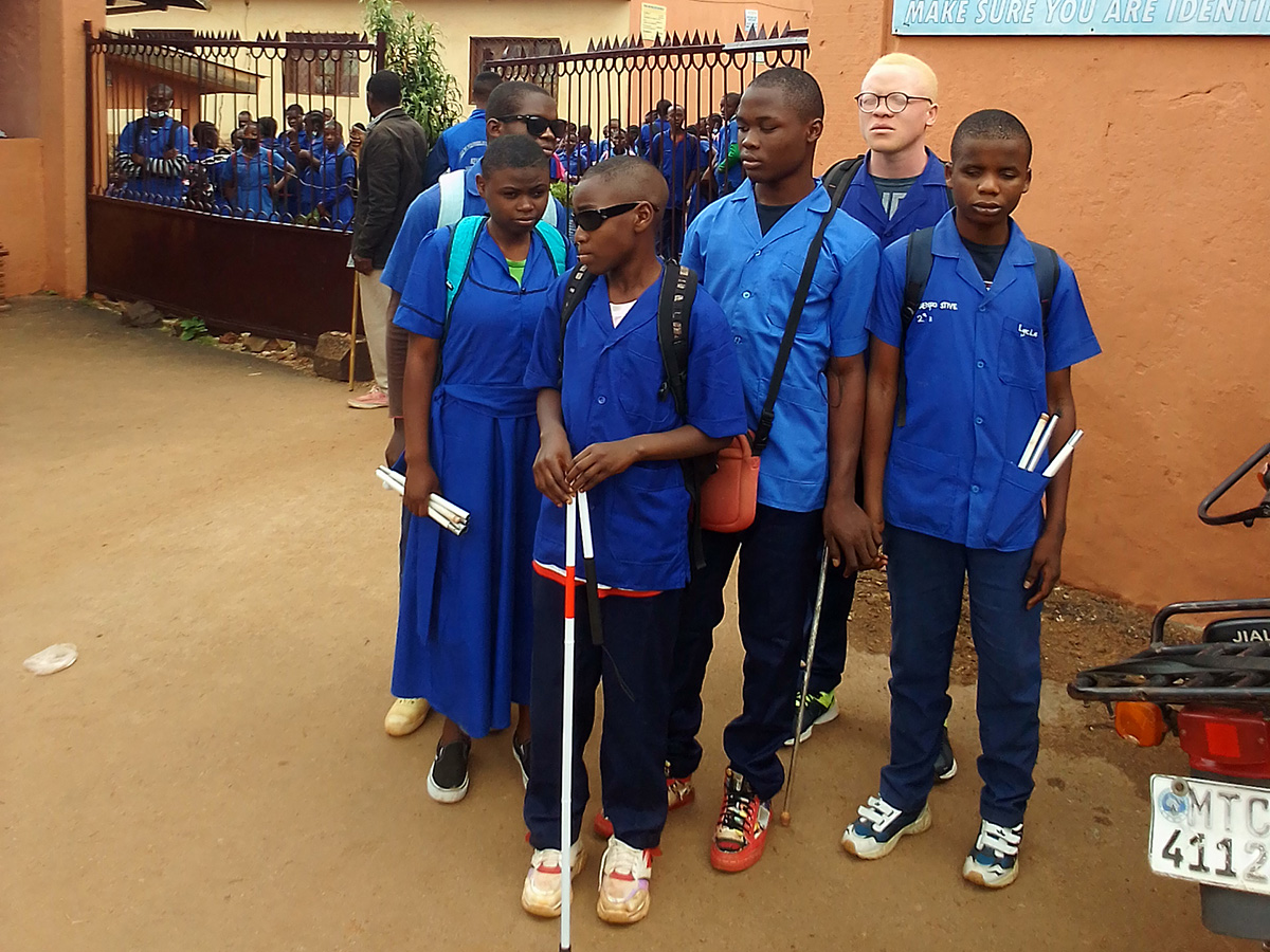 240019 - Cameroun: Un bus scolaire pour les enfants malvoyants